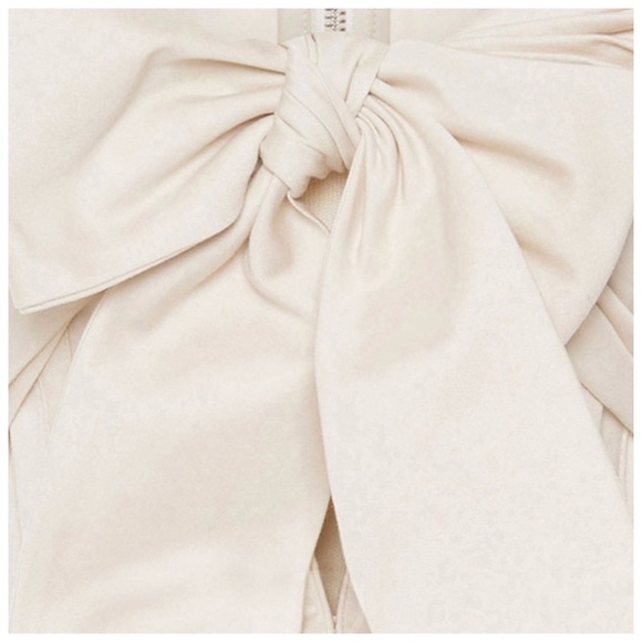 🌸 Exaggerated Ruffle Peplum Cream Tie Top - Picture 7 of 8